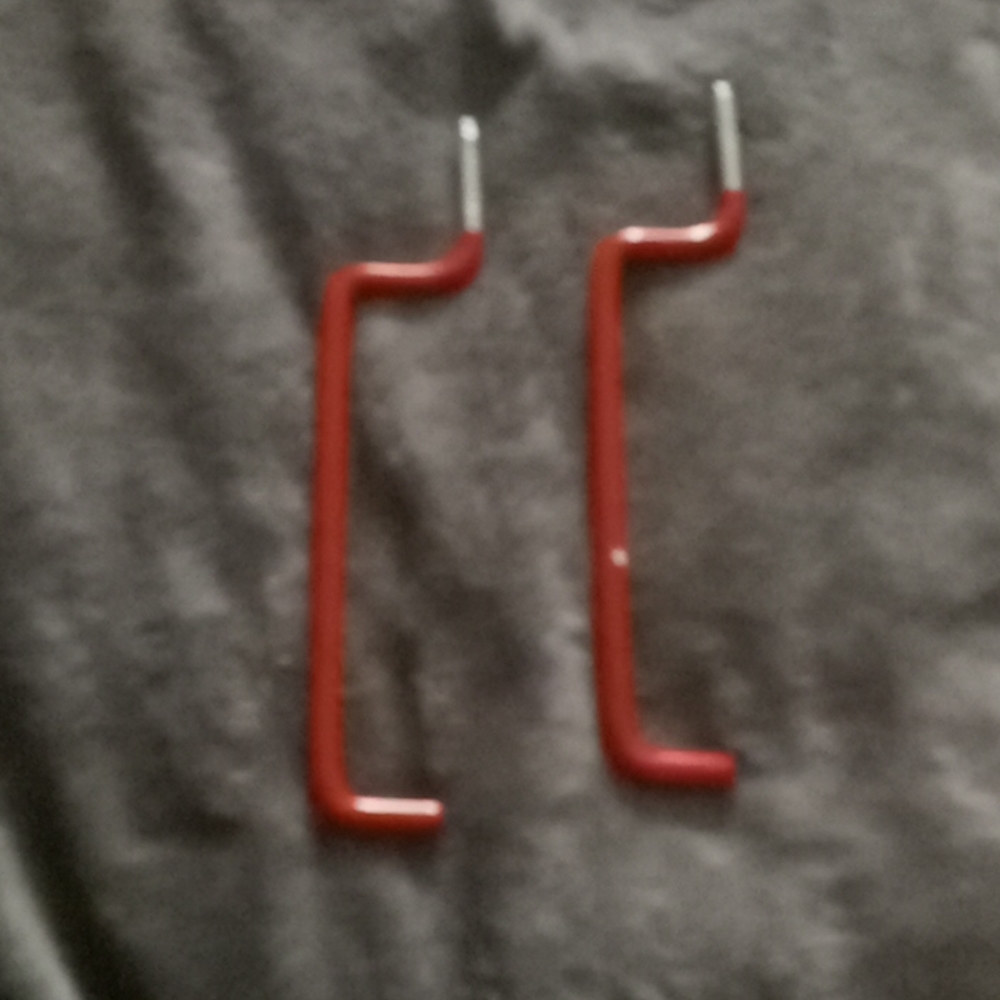 4 red hooks - Picture 2 of 5
